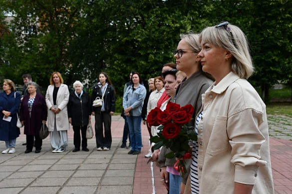 В 22-м лицее открыли мемориальную доску Народному учителю России Виктору Самсоняну